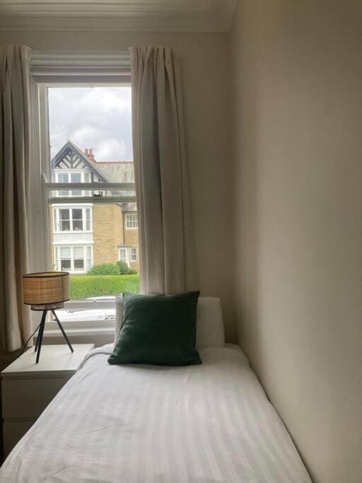 Spacious & Bright 3 Bed Harrogate Apartment מראה חיצוני תמונה